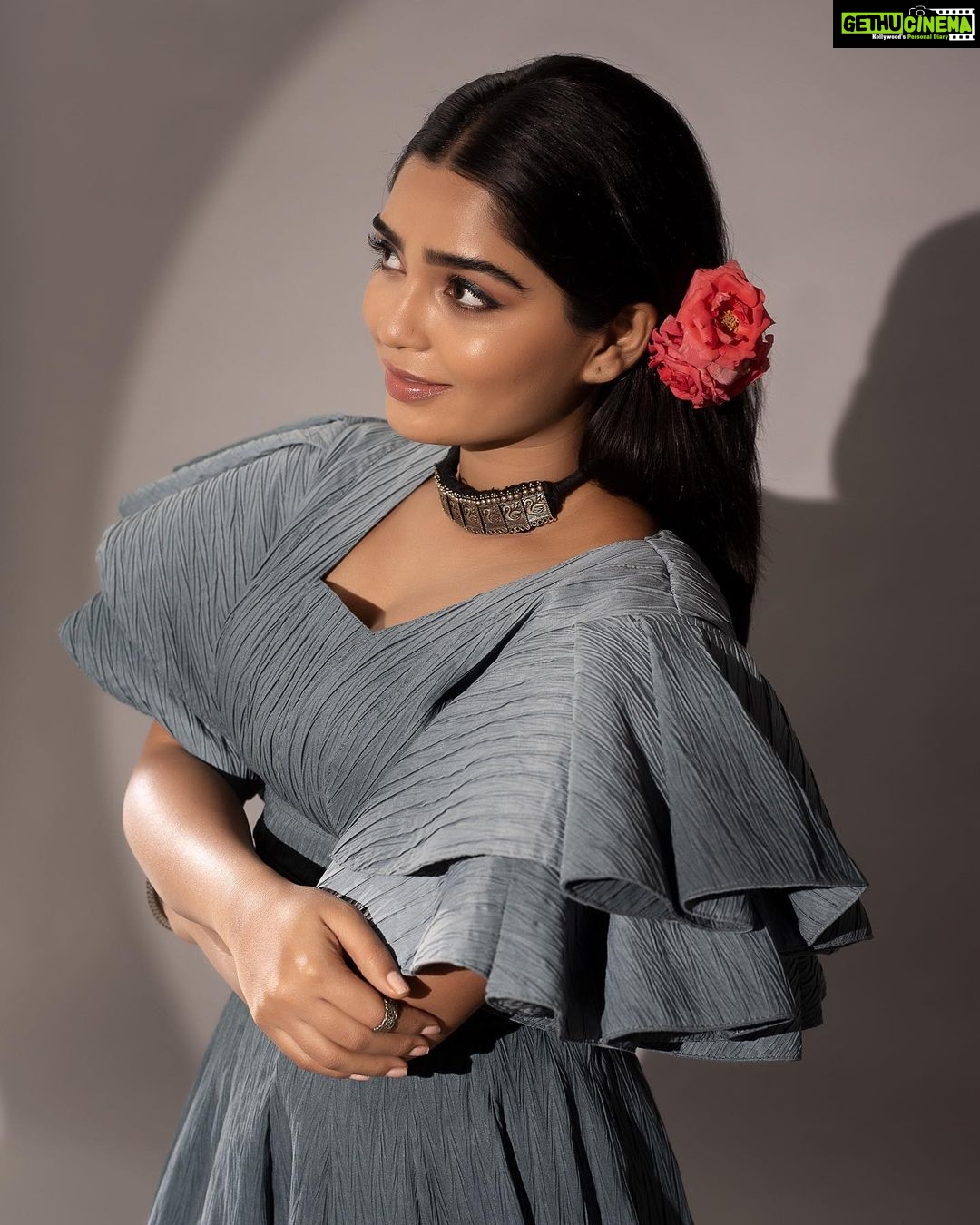 Gouri G Kishan Instagram - An actor lives, weeps and laughs on the stage, and all the while he is watching his own tears and smiles. It is this double function, this balance between life and acting that makes his art - Salvini Shot by @balakumaran.19 Styled by @deekshitanikkam Makeup by @makeupwithshruthi Hairstylist @suganthi.themua Wardrobe @wasabistore.in Chennai, India