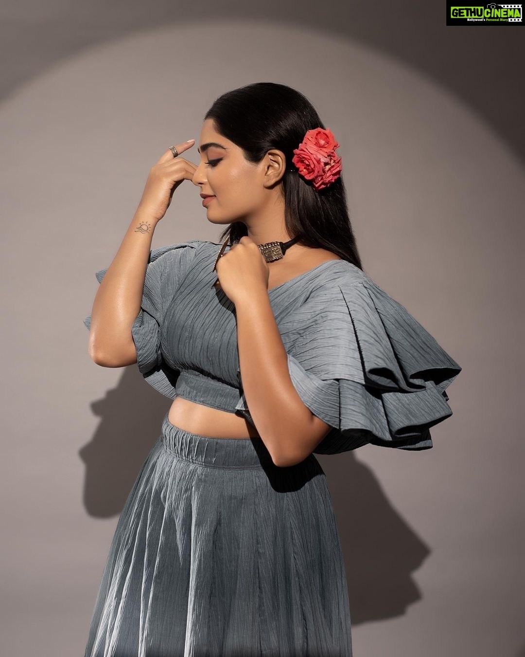Gouri G Kishan Instagram - The angels are lost in perpetual contemplation of an infinite glory. Shot by @balakumaran.19 Styled by @deekshitanikkam Makeup by @makeupwithshruthi Hairstylist @suganthi.themua Wardrobe @wasabistore.in