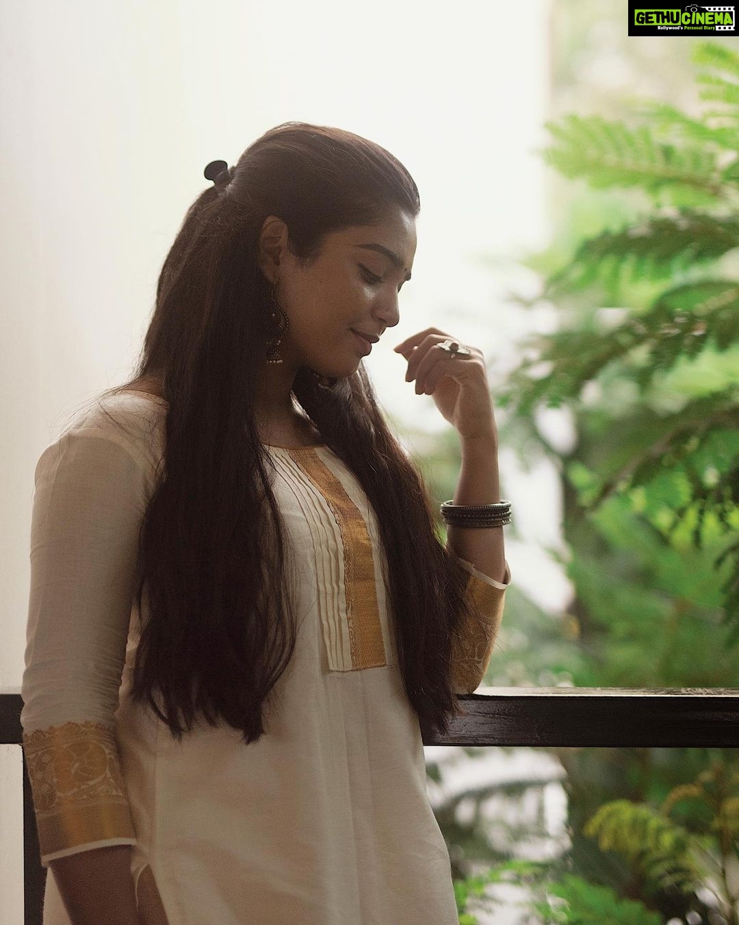 Gouri G Kishan - 182.5K Likes - The simpler and more natural it is, the harder it seems 🍀
Courtesy - @vasanthphotography