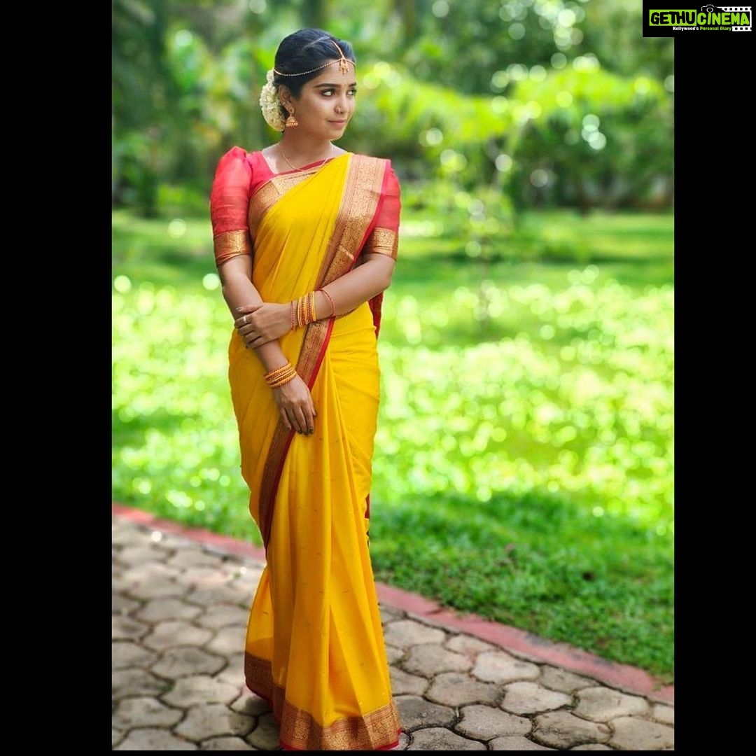 Gouri G Kishan - 196.8K Likes - A whole lot of laughter, love, fun, catch ups, great company, a few happy tears and a lot of posing for photographs = Wedding Szn
What’s not to love? 💁🏻♀️