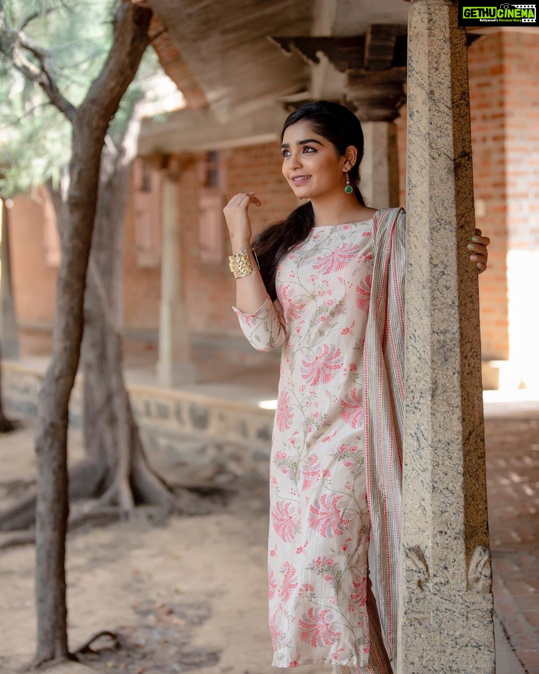 Gouri G Kishan - 165.8K Likes - Life is too short to be busy.
•@magizham_boutique • @kiransaphotography • @priyadharshini.makeupartist• @mani_hairstylist •