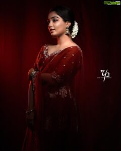 Gouri G Kishan Instagram - Where do you leave off and where does your part begin?

Photographer : @richard_antony_ 

Stylist : @asaniya_nazrin 

Jewellery : @francisalukkas

Makeup and Hair : @_femy_antony_

Outfit : @thunnal

Studio : @maxxocreative
 
Retouch: @ajmaltorres