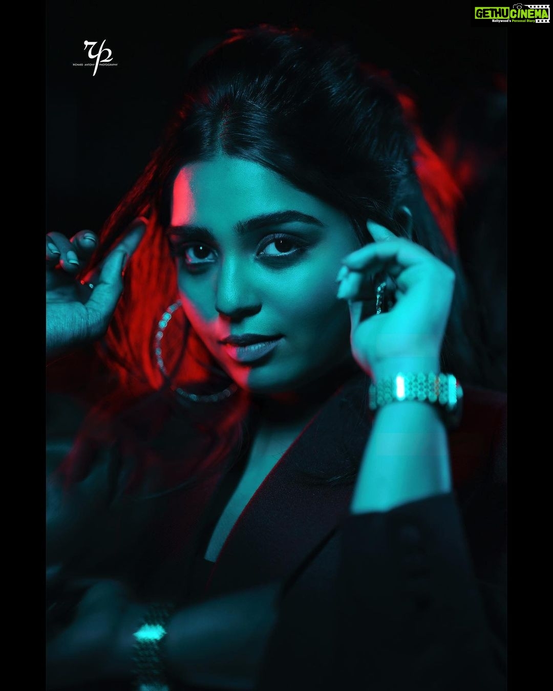Gouri G Kishan Instagram - How’s the new year lookin? Photography @richard_antony_ Styling @soorajskofficial Outfit @gospelofdesign Designer @mujiirahmanofficial @hema_pillai_ Makeup @aishwaryakarayilofficial Retouch @ajmaltorres Kochi, India
