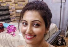 Hamsa Nandini Instagram - Forced smile 🙂 . #shootlife🎬 #swanstories @thepanacheentertainment