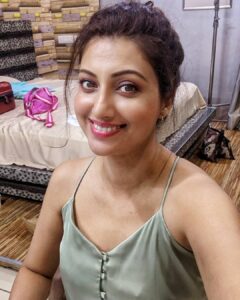 Hamsa Nandini Instagram - Forced smile 🙂
.
#shootlife🎬 #swanstories
@thepanacheentertainment