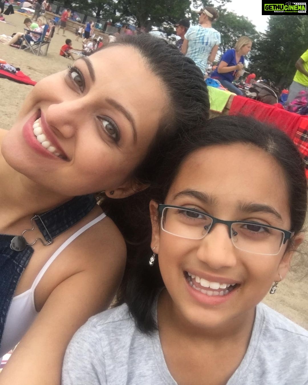 Hamsa Nandini Instagram - Happy 4th of July to everyone celebrating. Here is a throwback / #photodump to the super awesome time with my fam! Loved the firecracker show and the Spicy bbq shripms π€.. . #maythe4thbewithyou #throwbacktogoodtimes #swanstories