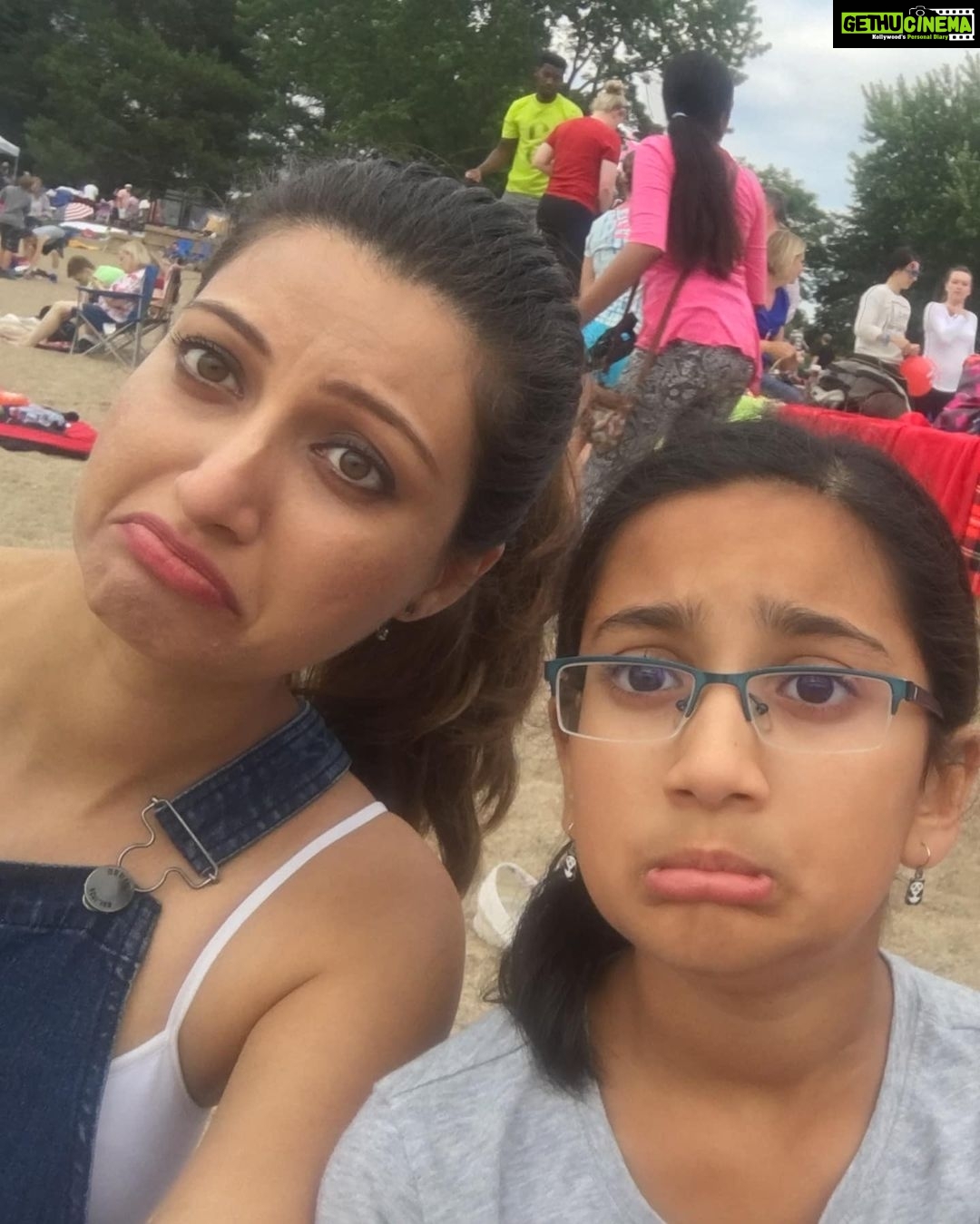 Hamsa Nandini Instagram - Happy 4th of July to everyone celebrating. Here is a throwback / #photodump to the super awesome time with my fam! Loved the firecracker show and the Spicy bbq shripms π€.. . #maythe4thbewithyou #throwbacktogoodtimes #swanstories