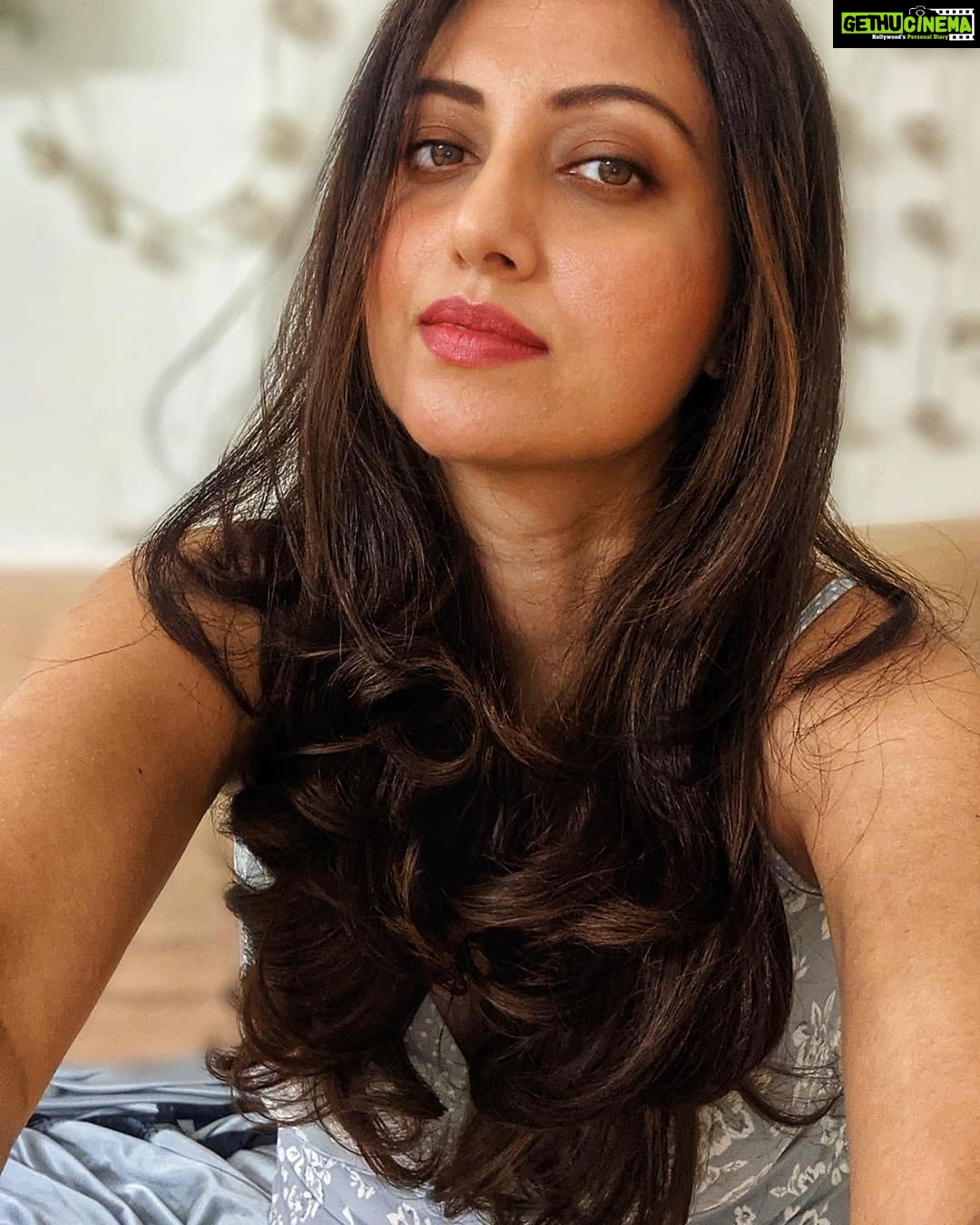 Hamsa Nandini Instagram - I ll be 'hair' for you!🤗 . #goodhairday #dysonairwrap #swanstories