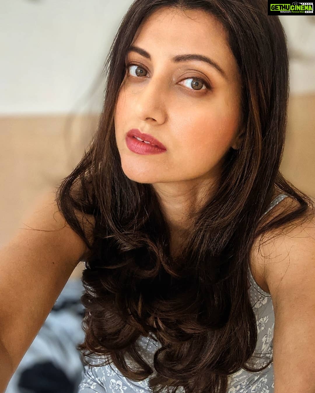 Hamsa Nandini Instagram - I ll be 'hair' for you!🤗 . #goodhairday #dysonairwrap #swanstories