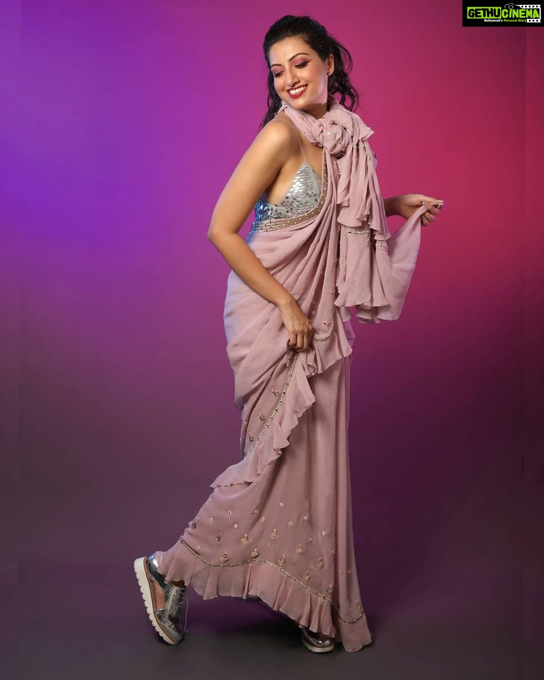 Hamsa Nandini Instagram - Love how versatile sarees can get!🧁 . #fusionwear #swanstories