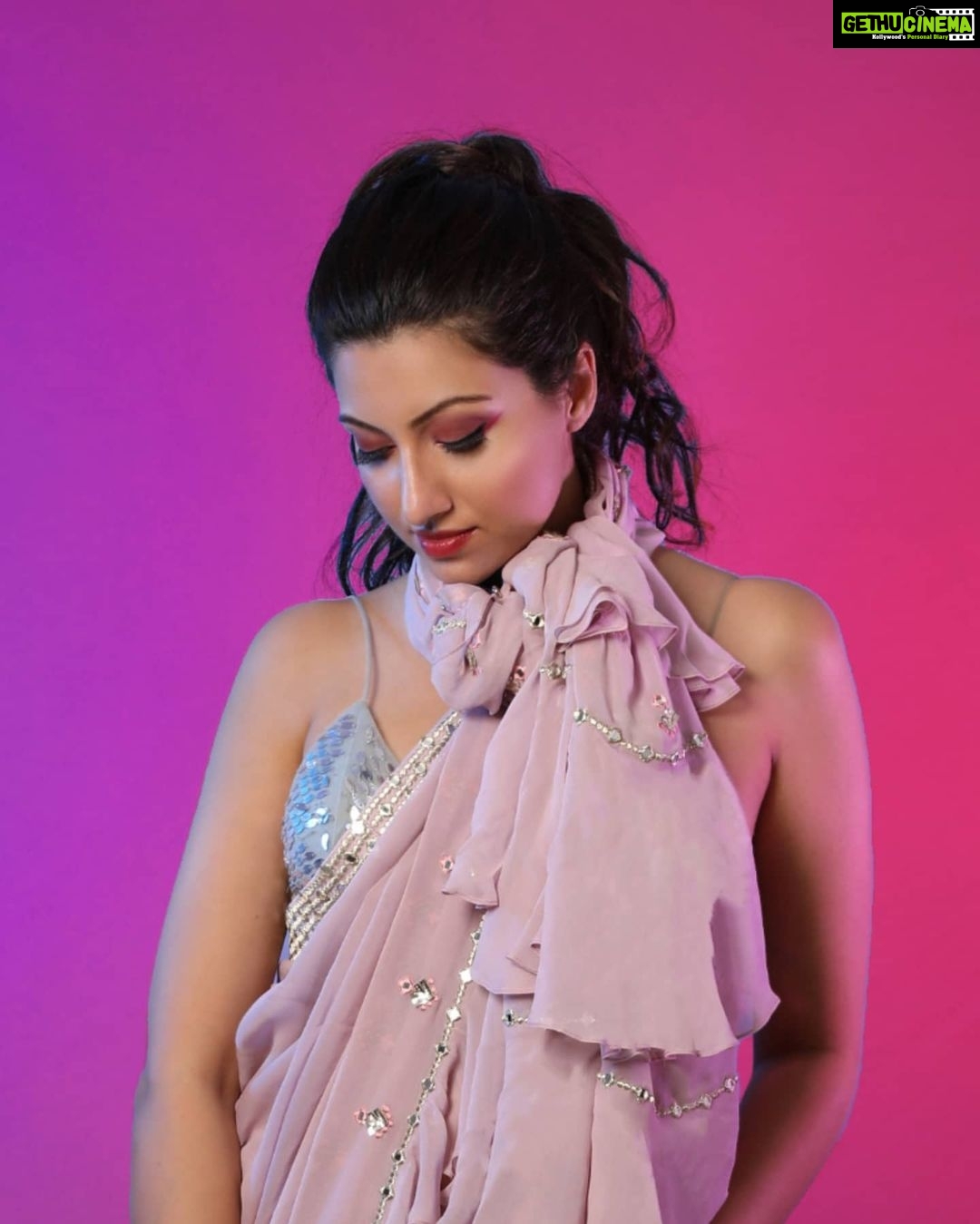 Hamsa Nandini Instagram - Love how versatile sarees can get!🧁 . #fusionwear #swanstories
