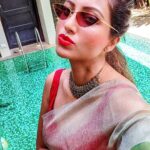 Hamsa Nandini Instagram – धूप का चश्मा with organza saree! 💥
.
#vogueeyewear #desiswag #swanstories