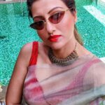 Hamsa Nandini Instagram - धूप का चश्मा with organza saree! 💥 . #vogueeyewear #desiswag #swanstories