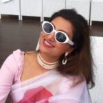 Hamsa Nandini Instagram - Had fun styling this organza saree with a @forever21_in crop top with vintage pearl choker. . Watch Full Video (LINK IN BIO) . . #swanstories #HamsaNandini #reelsinstagram #reels #reelitfeelit #vlogs #sareelove #sareelovers #fashionista #fashionblogger #indianwear #fashion #sareesofinstagram