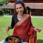 Hamsa Nandini Instagram – New Video on my YouTube! (LINK IN BIO)
.
.
The perfect way to kick the lockdown blues was to make this serenely beautiful part of the south of India my home for a month. Here’s welcoming you all to my home away from home in Kerala! Since SwanKitchen is now in the land of spices, I had to kick start my Malayali culinary journey with this lip-smacking slow-roasted chicken. I’m in love with the process of dry roasting powdered spices and frying the meat in coconut oil with shallots and curry leaves. I had to give this immensely popular Nadan chicken a shot and of course I had to give it my twist by adding some freshly harvested green peppers. I promise you, you will be left licking your fingers. 
.
.
.
#swanstories #swankitchen #hamsanandini #cookingvideos #homecooking #outdoorcooking #keralacuisine #keralarecipes #keralanadan #chickenroast #drychicken #drychickenrecipe #holiday #travel #roadtrip #vacation #weekend #weekendvibes