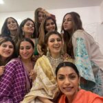 Hansika Motwani Instagram - LIT ✨✨✨ ✨ ✨ #diwali 🪔 #photodump ✨🤍