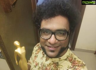 Haricharan Instagram - Hey Everyone! What's up ? Last Night I was Awarded the "SPBalasubramanyam" Special Award for the Most Melodious Singer in Tamil for the last Decade at the #smulemirchimusicawards. Its an absolute Honour to receive this in his name and my thanks to the Team of #RadioMirchi South. My Gratitude goes out to all my lIsteners and Well-Wishers! Love you all ❤️ Prasad Studio,chennai
