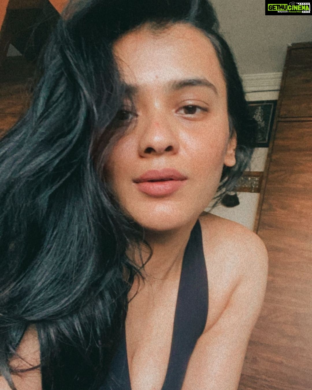 Hebah Patel - 56.3K Likes - Selfies at home all over again. #livingthelife