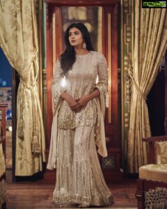 Hebah Patel Instagram - For #10yearsofSandy 
Congratulations @sandysartistry ❤️
Outfit: @manishmalhotraworld 
Jewellery: @srjfinejewelry
Juttis: @arastudio.in 
Makeup: @styliciousbysam 
Styled by @officialanahita 
Assistant stylist: @khushibagga04 
Pic: @akshay.rao.visuals