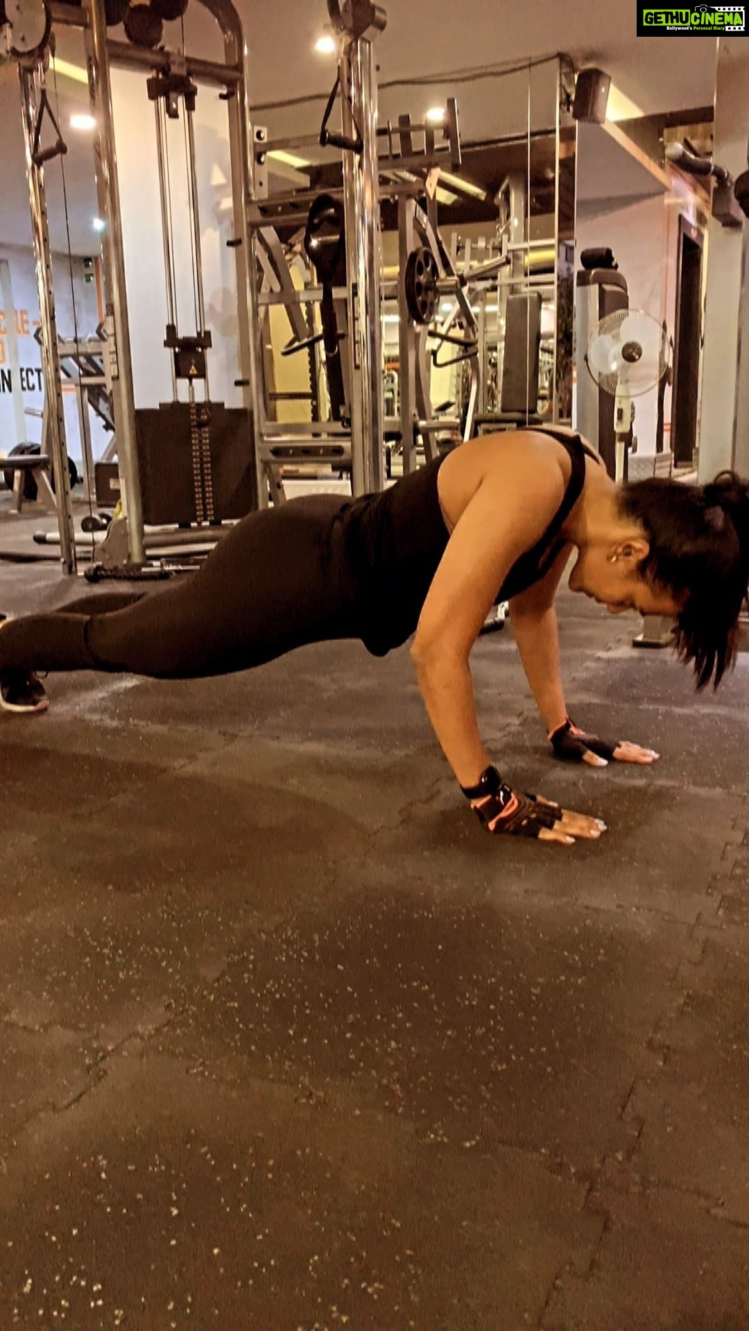 Hebah Patel - 56.9K Likes - @onelifeitis this is for you. Ignore my form. I tried the #wilddogpushupchallenge
I’ve always hated push ups. Definitely come a long way though. All the very best team #wilddog.