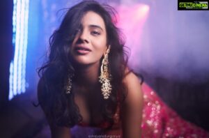 Hebah Patel Instagram - New year! Same amazing me! Welcoming 2021 with lameness and I #justhowilikeit