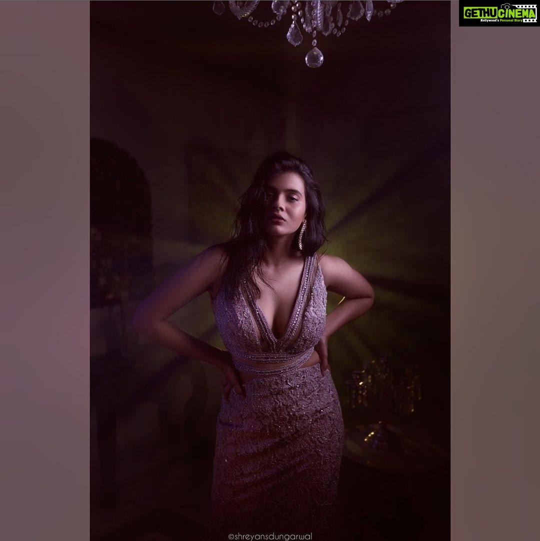Hebah Patel - 76.1K Likes - Fav after forever! Outfit: @houseofshachi
Earrings: @xxessories
Makeup: @styliciousbysam
Photography: @ShreyansDungarwal
Styled by @officialanahita