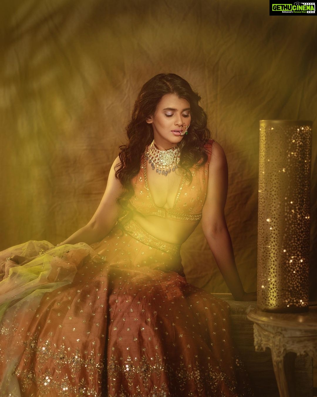 Hebah Patel - 56.3K Likes - Outfit: @nallamz
Jewellery: @Kalasha_FineJewels
Makeup: @katzbeauty
Hair: @deparsalon
Pic: @adrin_sequeira
Styled by @officialanahita