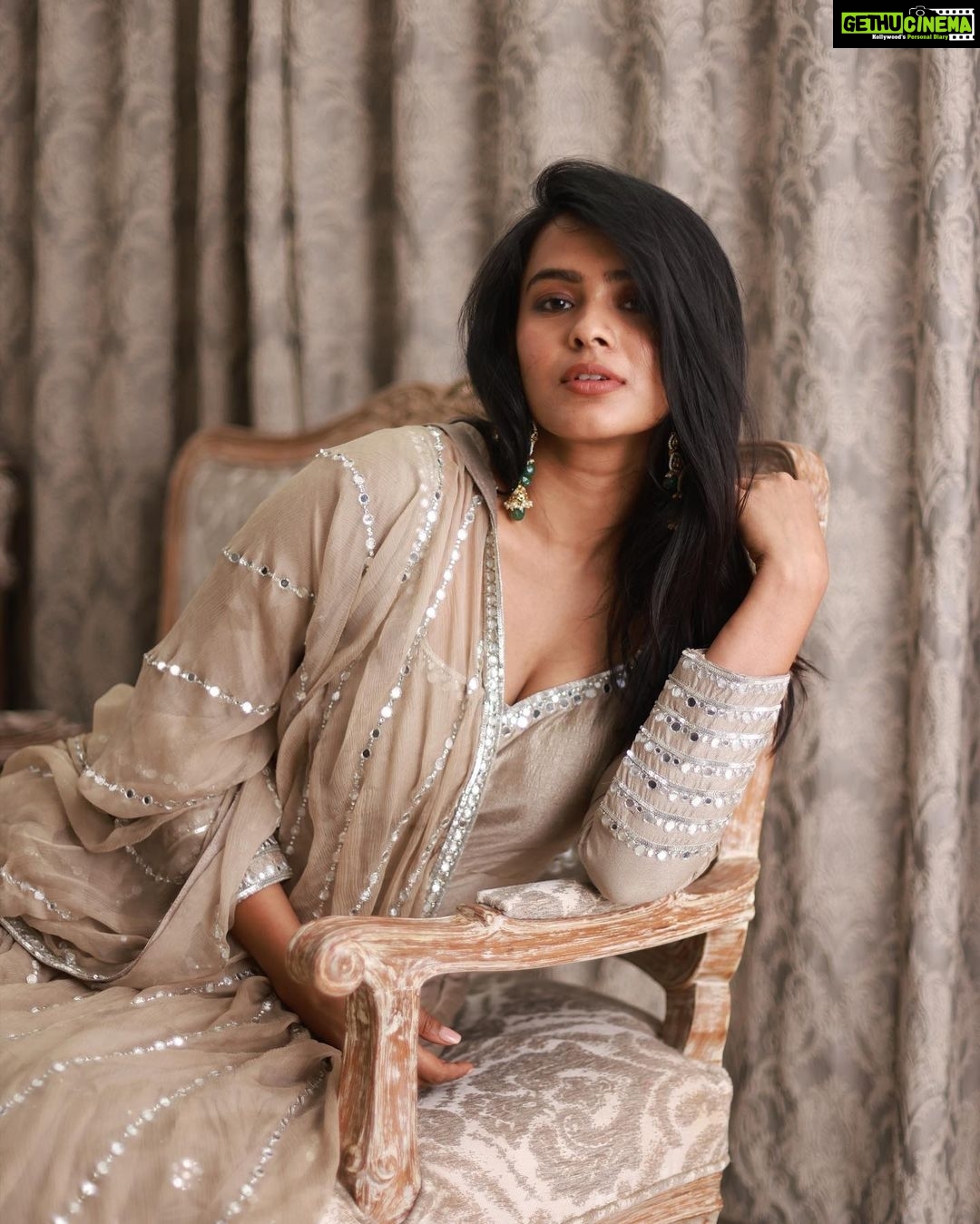 Hebah Patel - 68.6K Likes - @thelumeweaver you are my light this Diwali!! #punwasfun