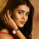 Hebah Patel Instagram - A moment in time in a timeless piece by @danielwellington ❤️ Wearing the Iconic Link watch from #DanielWellington 🤩 You too can get your hands on it and use my code DWXHEBAH to get a 15% off. Also, check out their website for an interesting limited period offer.