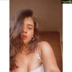 Hebah Patel Instagram - 🍯🥂