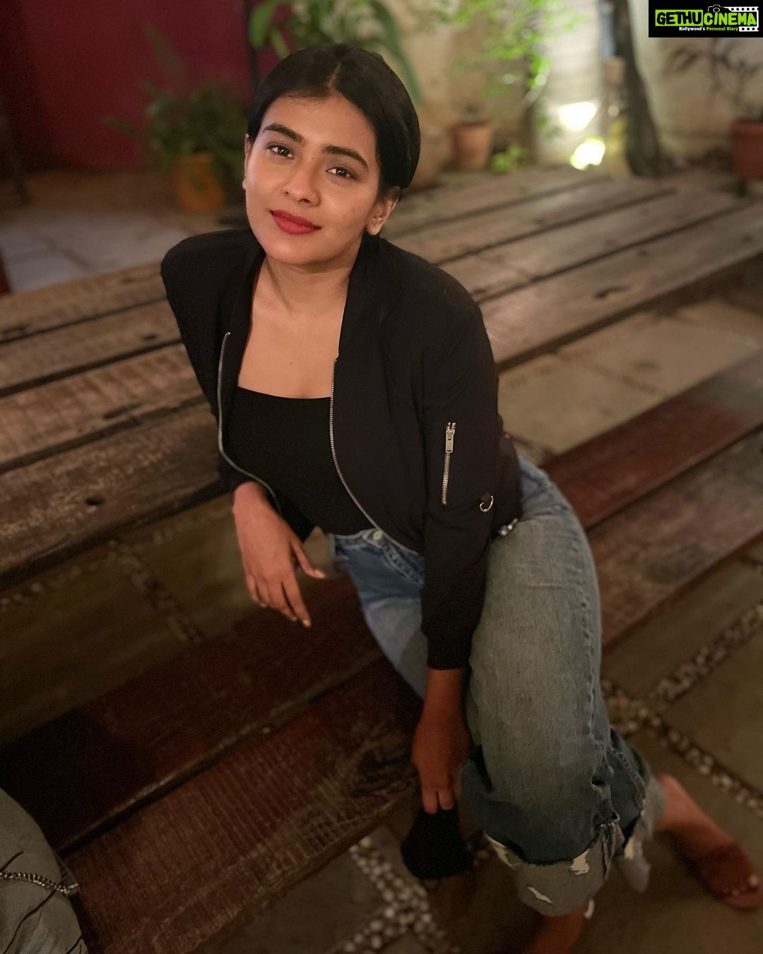 Hebah Patel Instagram - Feels like I was out and about many moons ago! Mumbai, Maharashtra