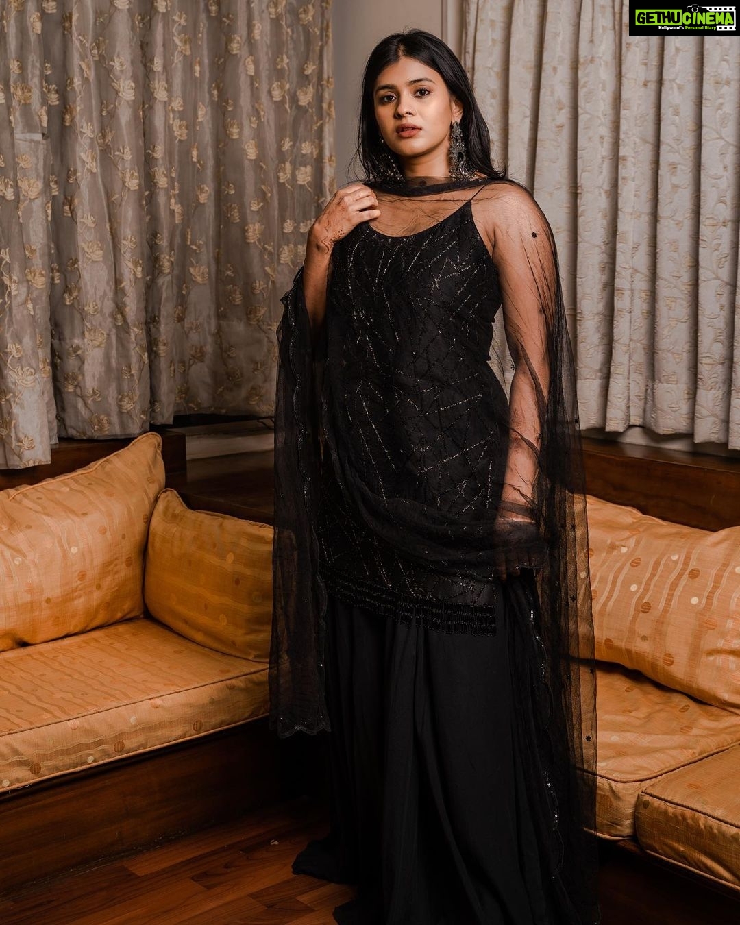 Hebah Patel Instagram - For #santosham2021 👗 : @varunchakkilam @officialanahita 📸: @joshuamatthewstudio 💄: Me Hyderabad