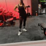 Hebah Patel Instagram - Gym selfies are my thing clearly!!!! #thefitlife Mumbai, Maharashtra