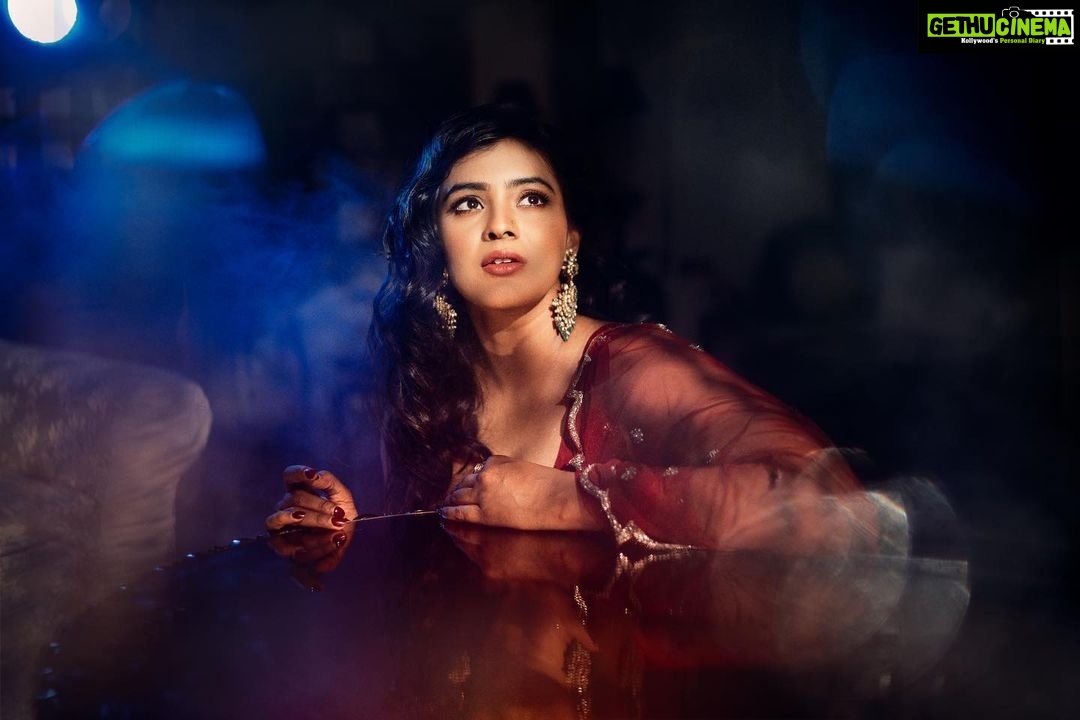 Hebah Patel Instagram - This angle made my eyes look bigger!( the only time) #biggerandbetter Hyderabad