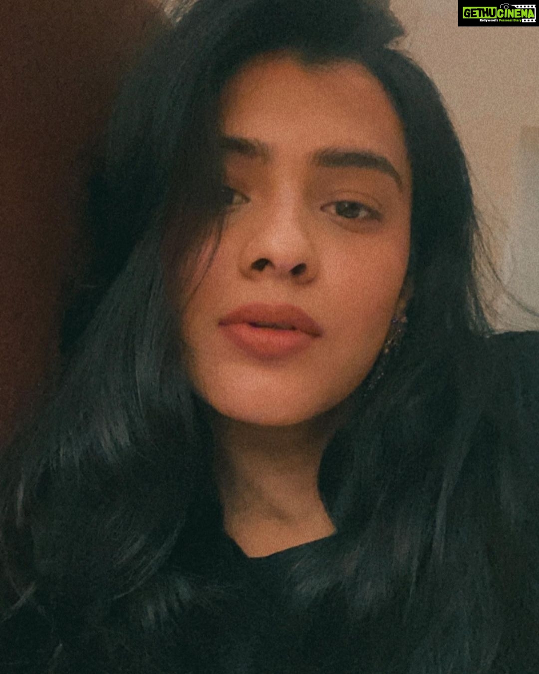 Hebah Patel Instagram - I only have a whole bunch selfies to post lately. #sorrynotsorry Hyderabad