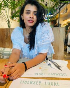 Hebah Patel Instagram - Good day to have a good day! #morningmusings🌻