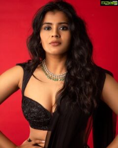 Hebah Patel Instagram - Last of a loved series!!! ❤️🖤