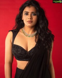 Hebah Patel Instagram - Clearly a hot mess!