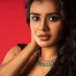 Hebah Patel Instagram – Up and close! Styled by @officialanahita 
Outfit: @shashankchelmilla 
Jewellery: @aarni_by_shravani 
Pic: @chinthuu_klicks