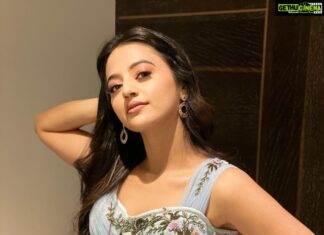 Helly Shah Instagram - 🧚‍♀️ Styled by - @stylingbyvictor @sohail__mughal___ 👗- @worldofasra 💍- @blingvine