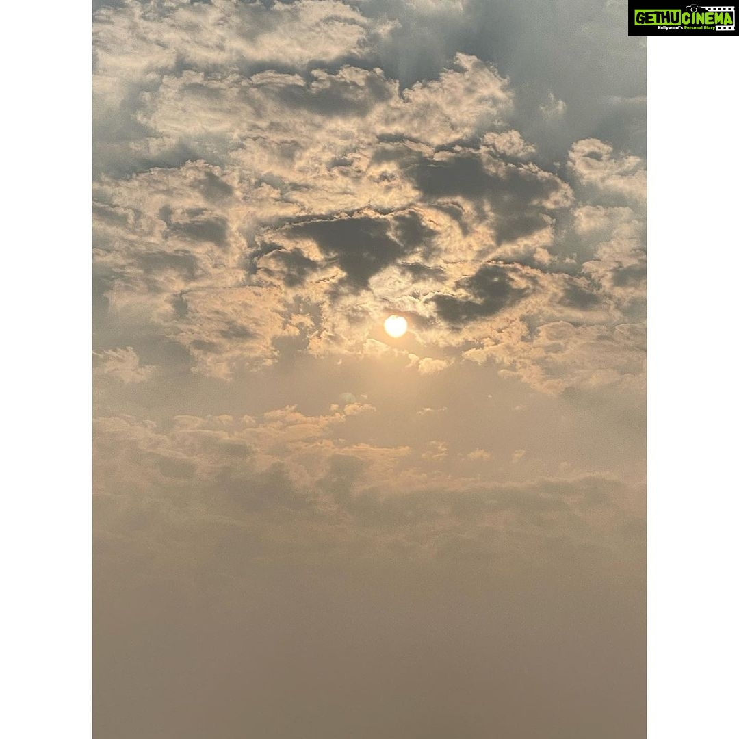 Helly Shah Instagram - That golden hour ! ❤️