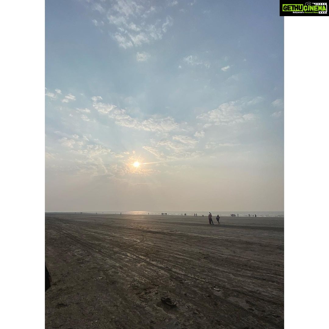 Helly Shah Instagram - That golden hour ! ❤️