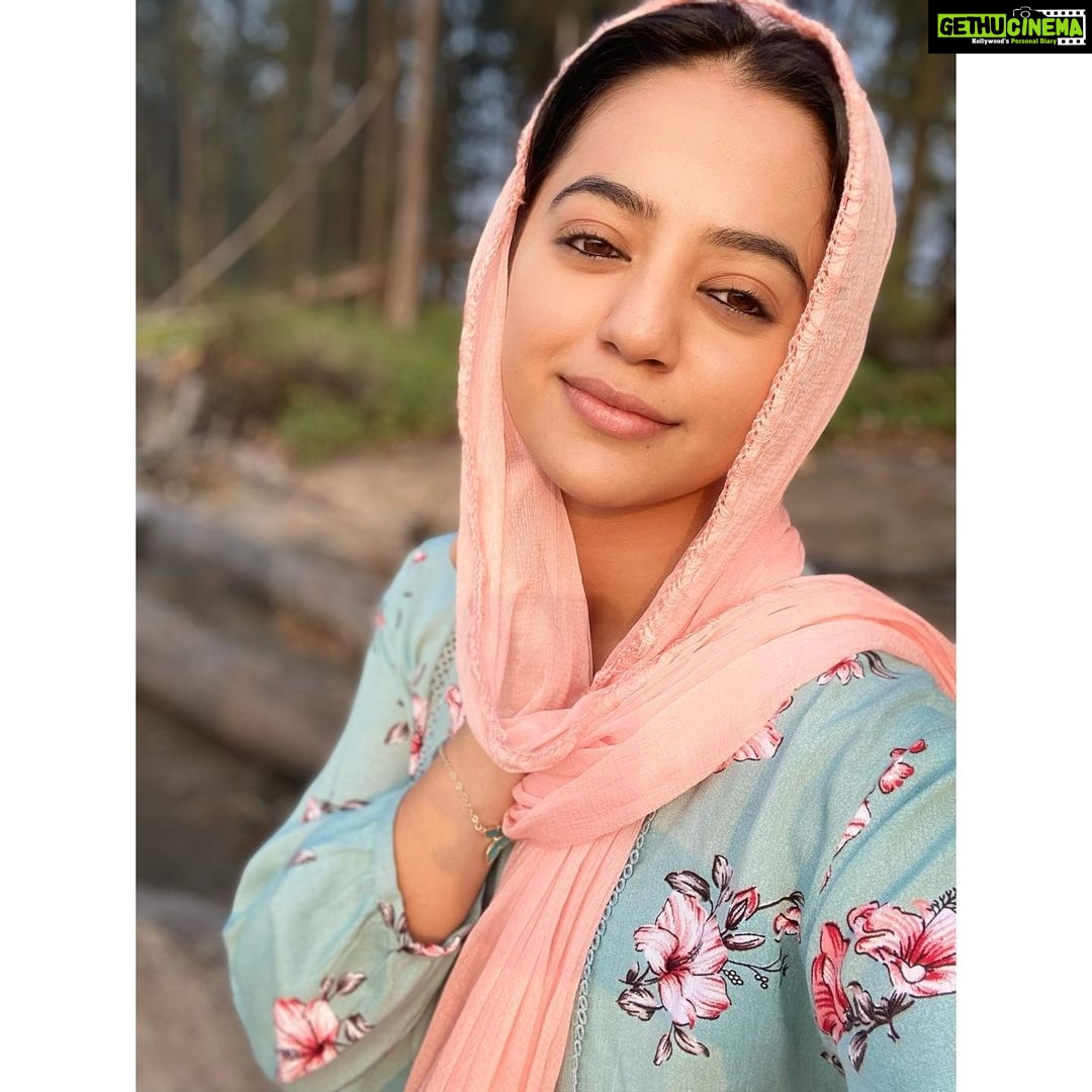 Helly Shah Instagram - That golden hour ! ❤️