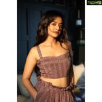 Helly Shah Instagram - 💥 📸- @aashkapatelphotographyy 👗- @deepikapritiofficial 💄-@nishachandnanii 💇‍♀️- @makeoversbydhruvidoshi