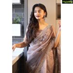 Helly Shah Instagram - Saal Mubarak ❤️🪔 📸- @aashkapatelphotographyy Stylist- @pratikshachandak 🥻- @silkline_ethnic 💍- @prihanjewelry 💄- @nishachandnanii 💇‍♀️- @makeoversbydhruvidoshi