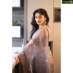 Helly Shah Instagram - Saal Mubarak ❤️🪔

📸- @aashkapatelphotographyy 
Stylist- @pratikshachandak 
🥻- @silkline_ethnic 
💍- @prihanjewelry 
💄- @nishachandnanii 
💇‍♀️- @makeoversbydhruvidoshi