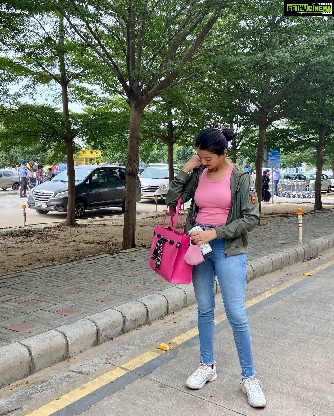 Helly Shah Instagram - Hi there 👋🏻🌝 Chandigarh, India