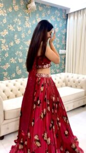 Helly Shah Instagram - Just say yes to the dress meri jaan ❤️💃 @badboyshah @punitjpathakofficial @payaldevofficial @adityadevmusic Outfit ~ @kalkifashion Styled by ~ @stylebytaashvi #Sajna #SajnaStep #SajnaSayYesToTheDress #Badshah #wedding #Sangeet #HellyShah