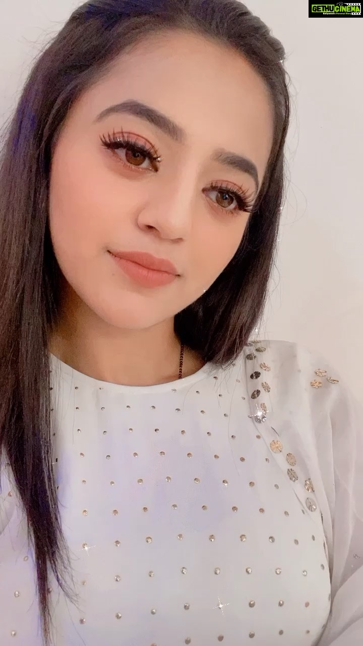 Helly Shah - 173.6K Likes - Musical Afternoon ! ❤️