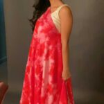 Helly Shah Instagram – 🍓

👗- @fomo.thelabelofficial